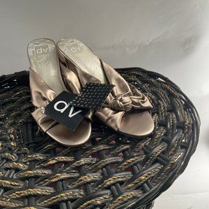DV by Dolce Vita Women's Gold Slide 3.5" Slip On Block Heels Sandals Size 11